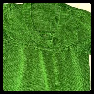 Short sleeve sweater top.